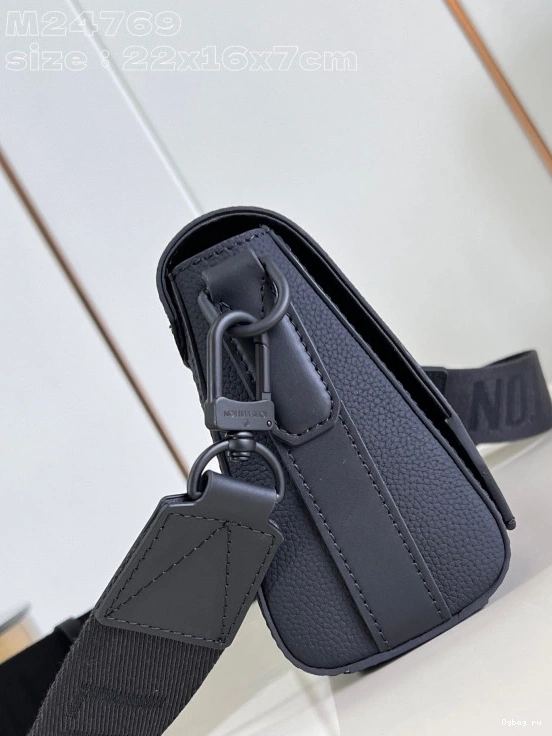 LOUIS PM-22*16.5*7CM VUITTON Messenger Takeoff 0719